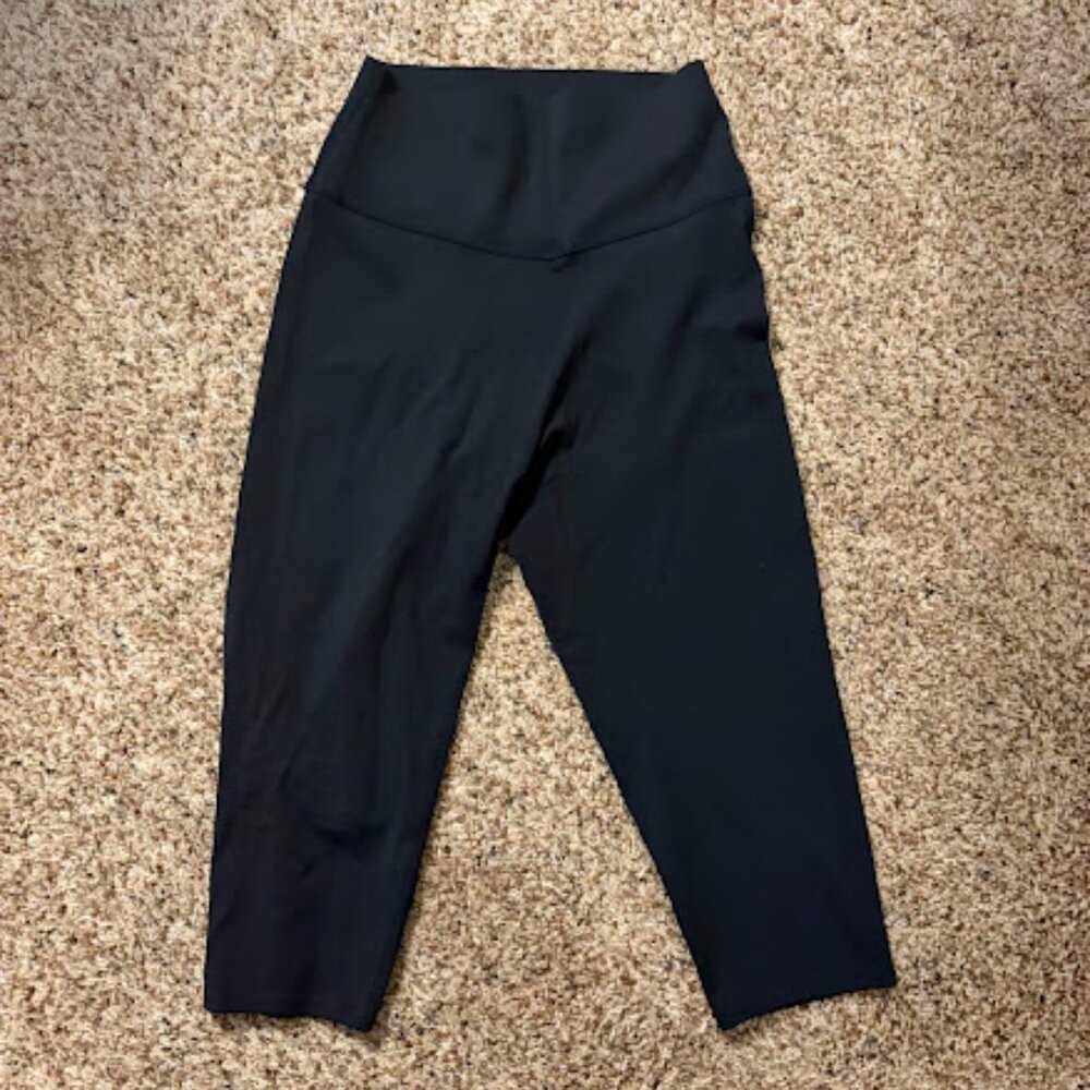 Victoria Secret Elevate Capri Leggings